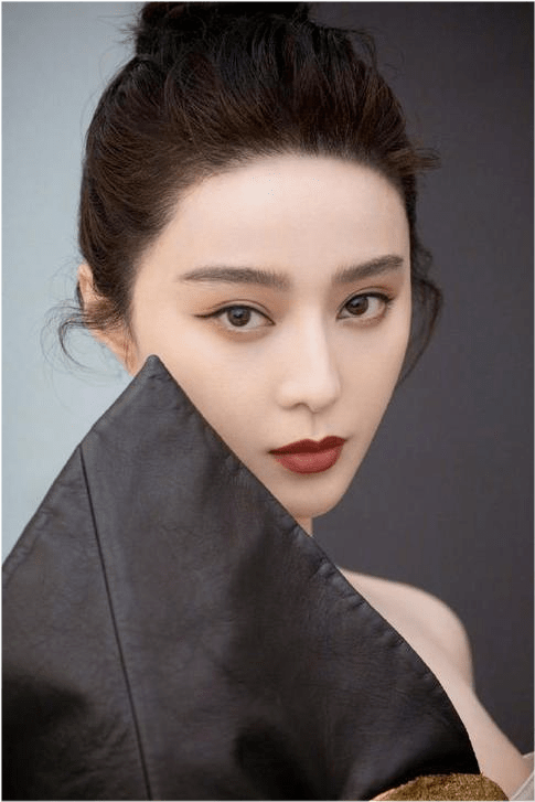 范冰冰庆祝圣诞节,公开最新大片幕后化妆过程,挑战画眉鸟眼妆开心怼脸