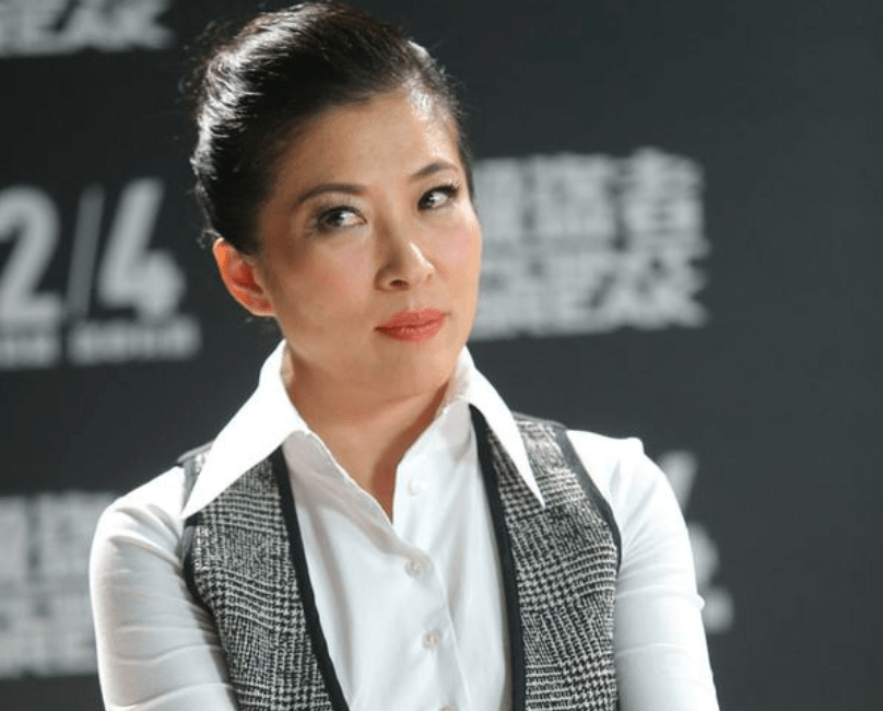 曾为国争光的体操冠军,却从国内骗走几十亿,今躲在美国装病不回_吴冰