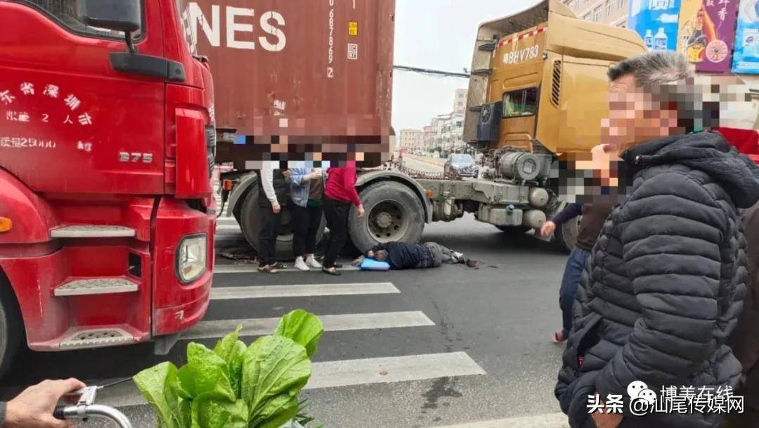 凄凉!陆丰某路段,一老人倒在大货车旁