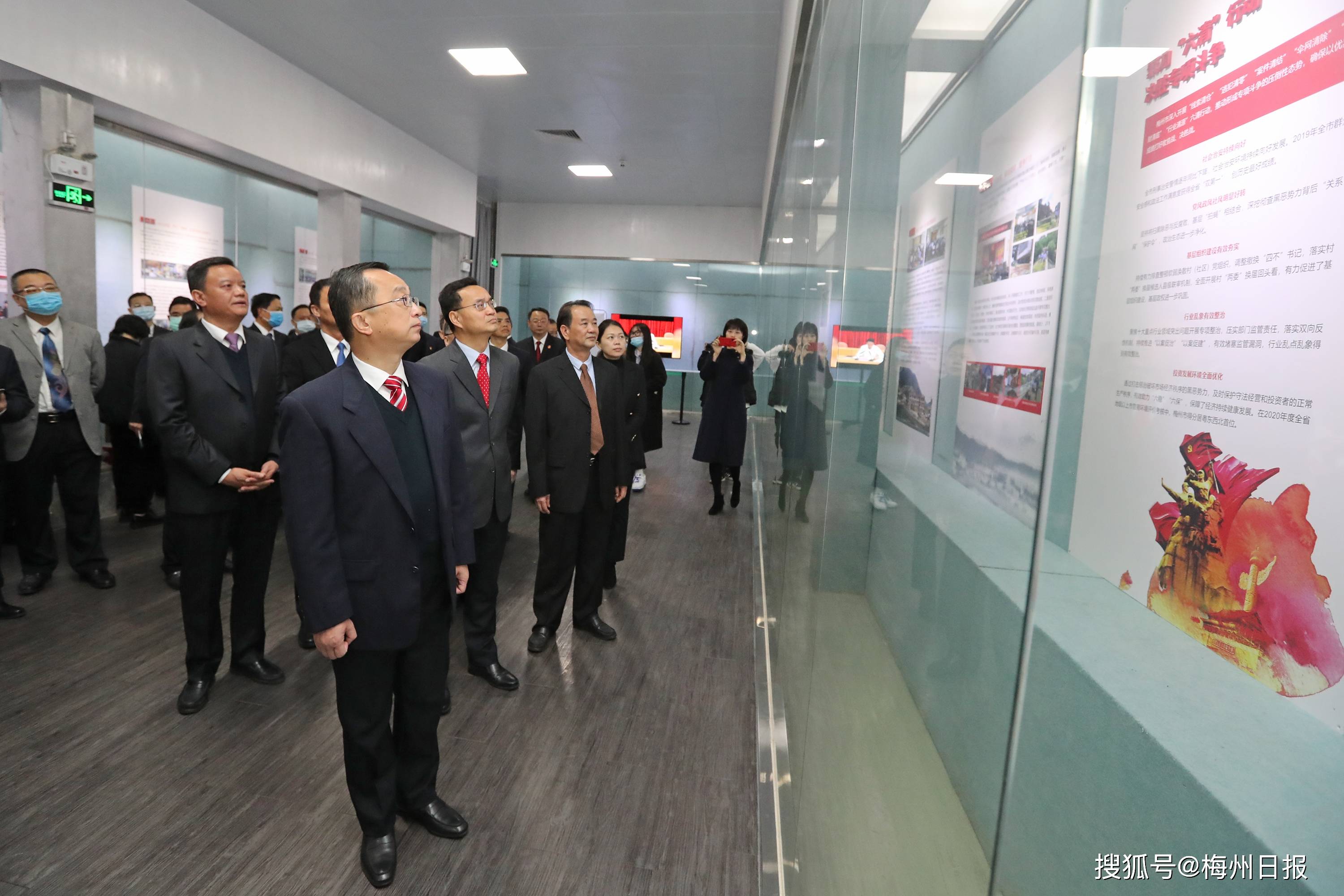 市领导余其豹,陈俊钦,蒋万军,罗盛芬,李远青,吴泽桐,宁惠军,市法院,市