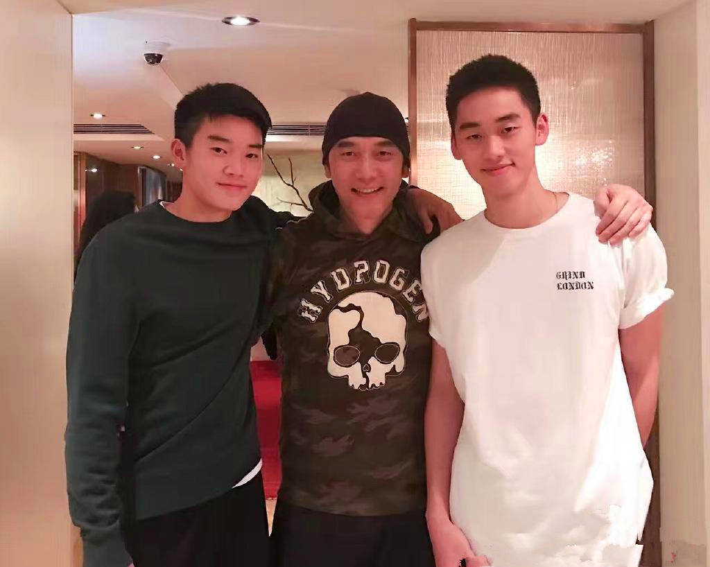 17岁小儿子晒女友合影被疑"早恋",林依轮:我们不给孩子下规矩