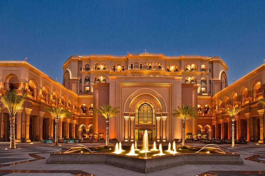 全世界最高级的酒店，用了22吨黄金打造，住一晚最少要4千！