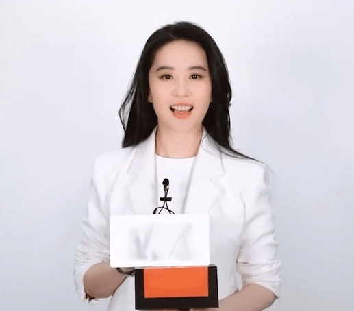 仙女胖了?刘亦菲近照曝光脸部圆润胖出