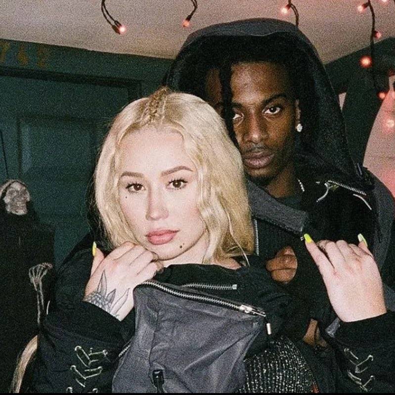 今日欧美圈圣诞歌曲流媒再创新高iggy圣诞夜怒斥前男友