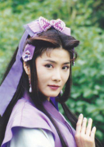 杨丽菁临危受命,成为了《皇家师姐3:雌雄大盗》的女主,并且大获全胜