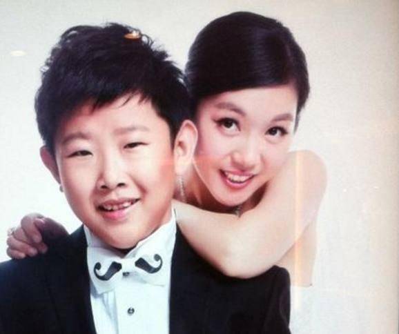 演员侯祥35岁身高158米演了多年儿子与妻子同框似母子