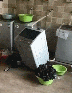 原创搞笑gif段子你怎么就摔倒了呢这东西断了该怎么办啊