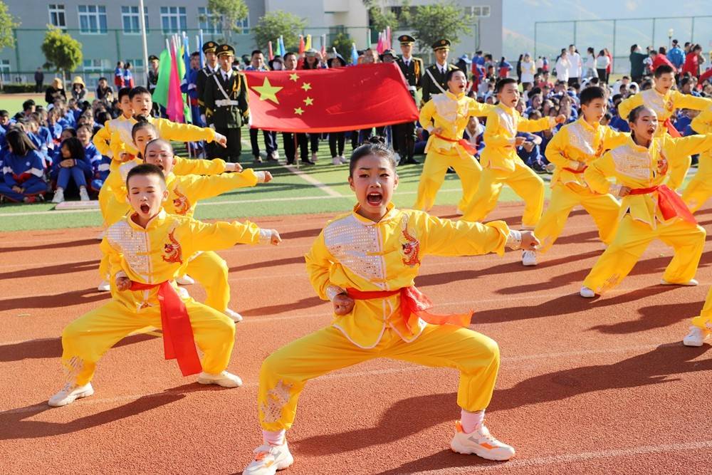 享受健康快乐演绎青春校园仁和思源第三届阳光体育节暨冬季田径运动会