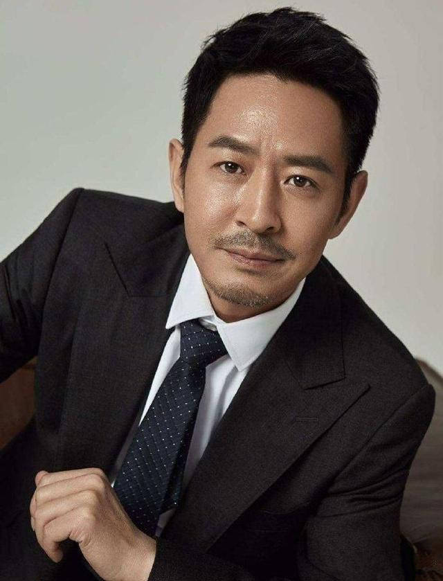 原创郭晓峰:锦衣之下杨程万,摇身一变做导演,首部执导电影《猎屠》