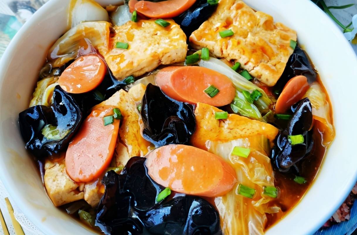 金华火腿炖白菜豆腐汤图片