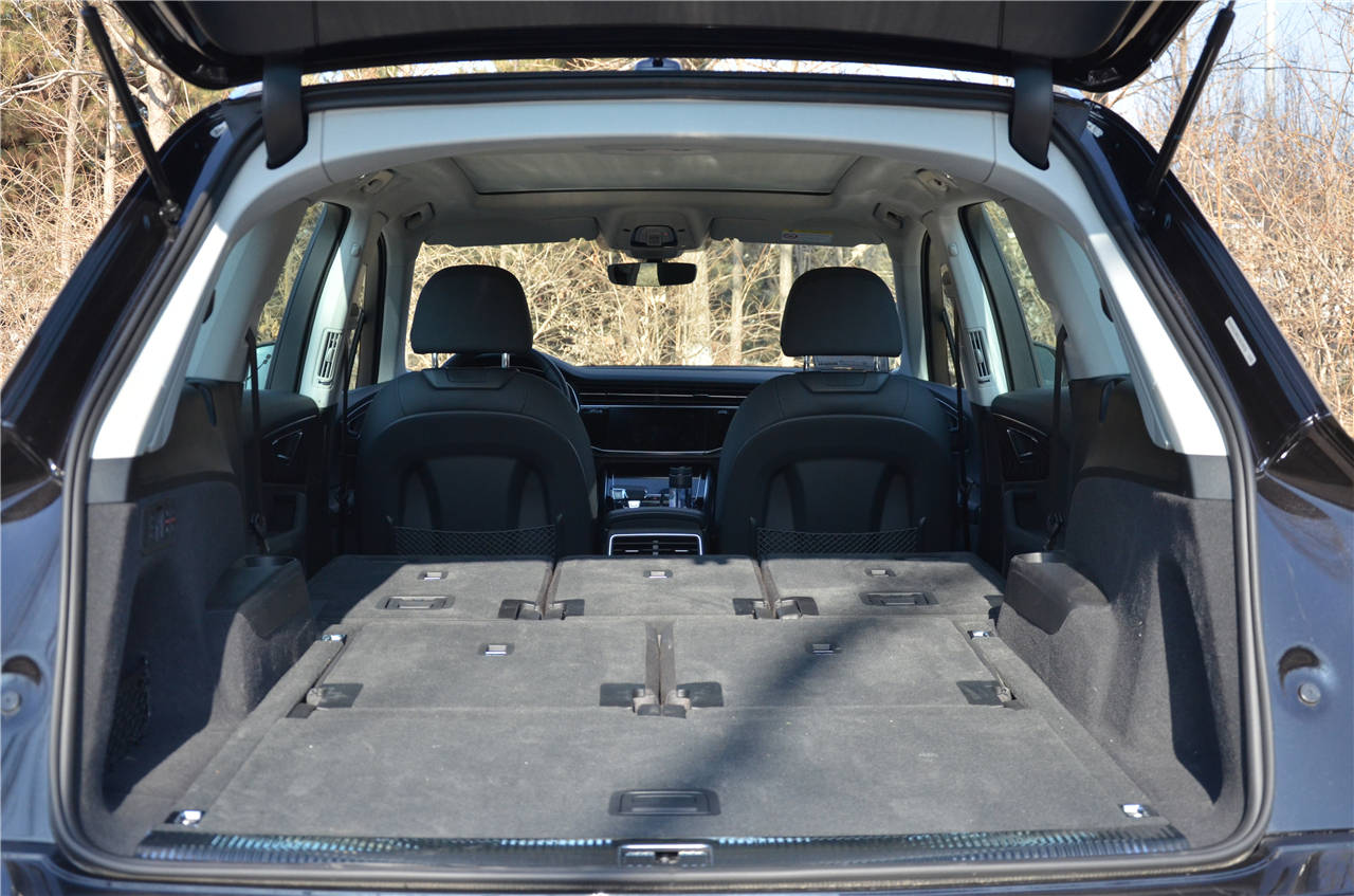 试驾2020款奥迪q7同级唯一标配了全时四驱7座