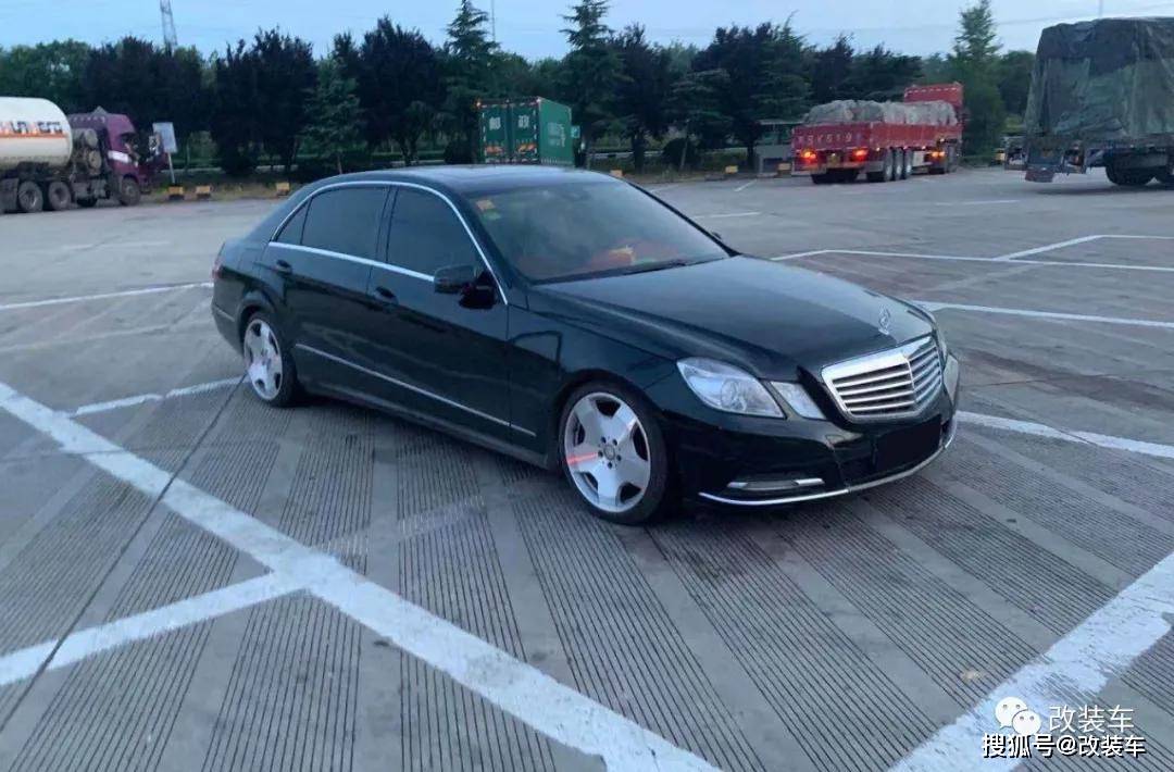 开奔驰却没法上树,是经典的四眼方灯e级不配吗?