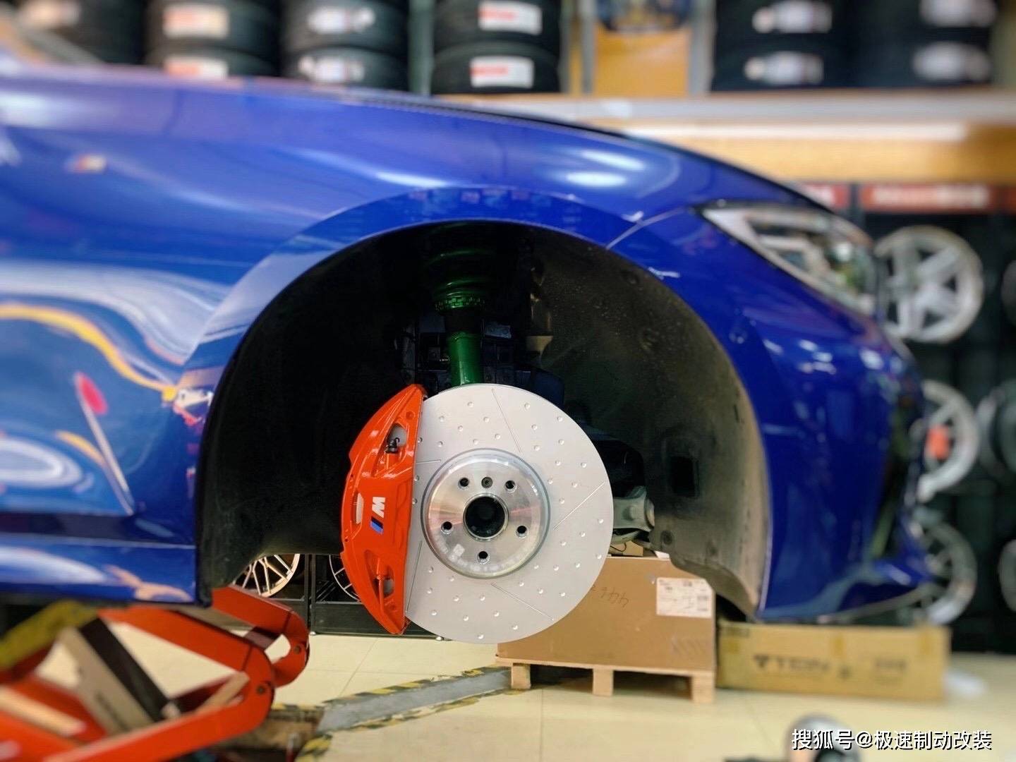 宝马新3系g20,谁看谁喜欢!红色mp刹车卡钳