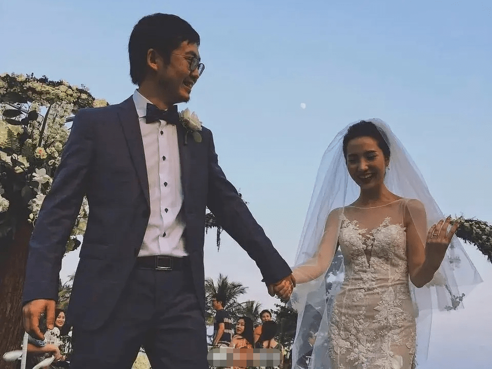 总裁夫人被离婚,张大奕逼宫成功?_蒋凡