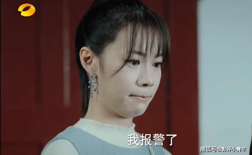 和这次没表现好的女儿的落差,让人觉得她是走了"后门"参演了电视剧