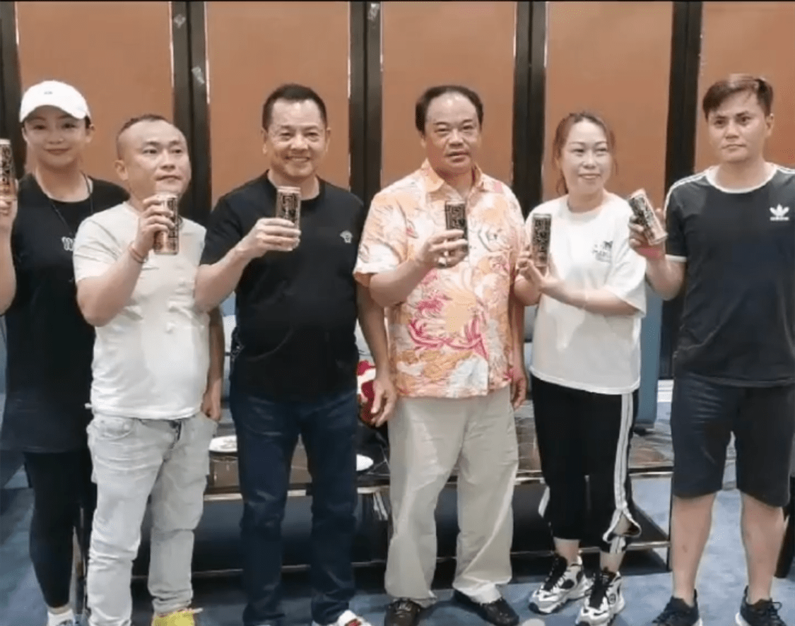 原创赌王干儿子何大志近照曝光与崩牙驹结为兄弟如今内地齐捞金