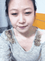 原创搞笑gif段子:漂亮的妹子拥有一双明亮的大眼睛,怎么感觉跟见鬼一