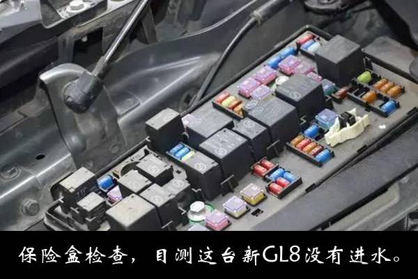 這輛gl8竟然是輛泡水車