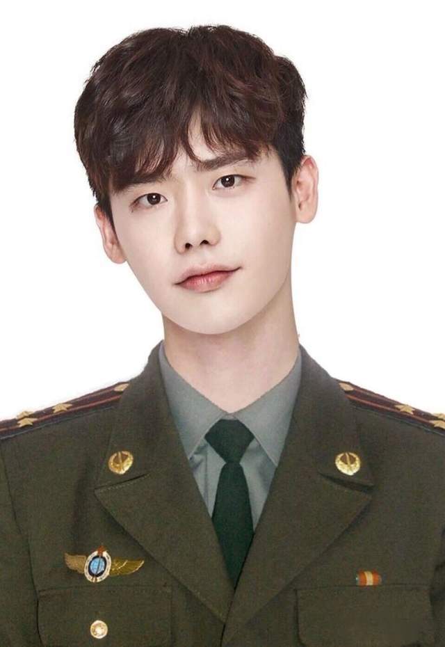 李钟硕今日正式退伍,还将和金多美合作《魔女2》!_手机搜狐网