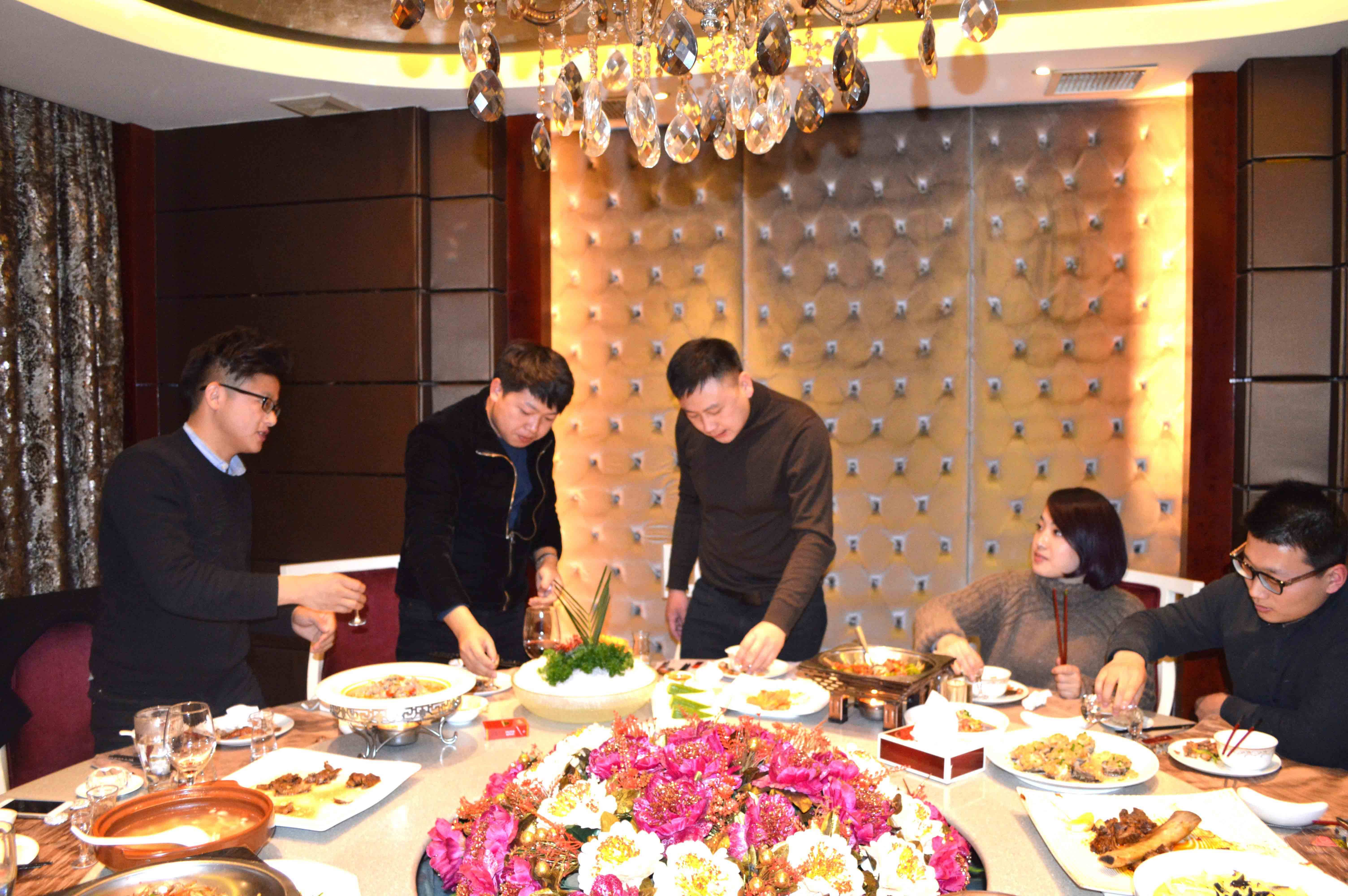 社交实录与人交往中男人最好少说一些话