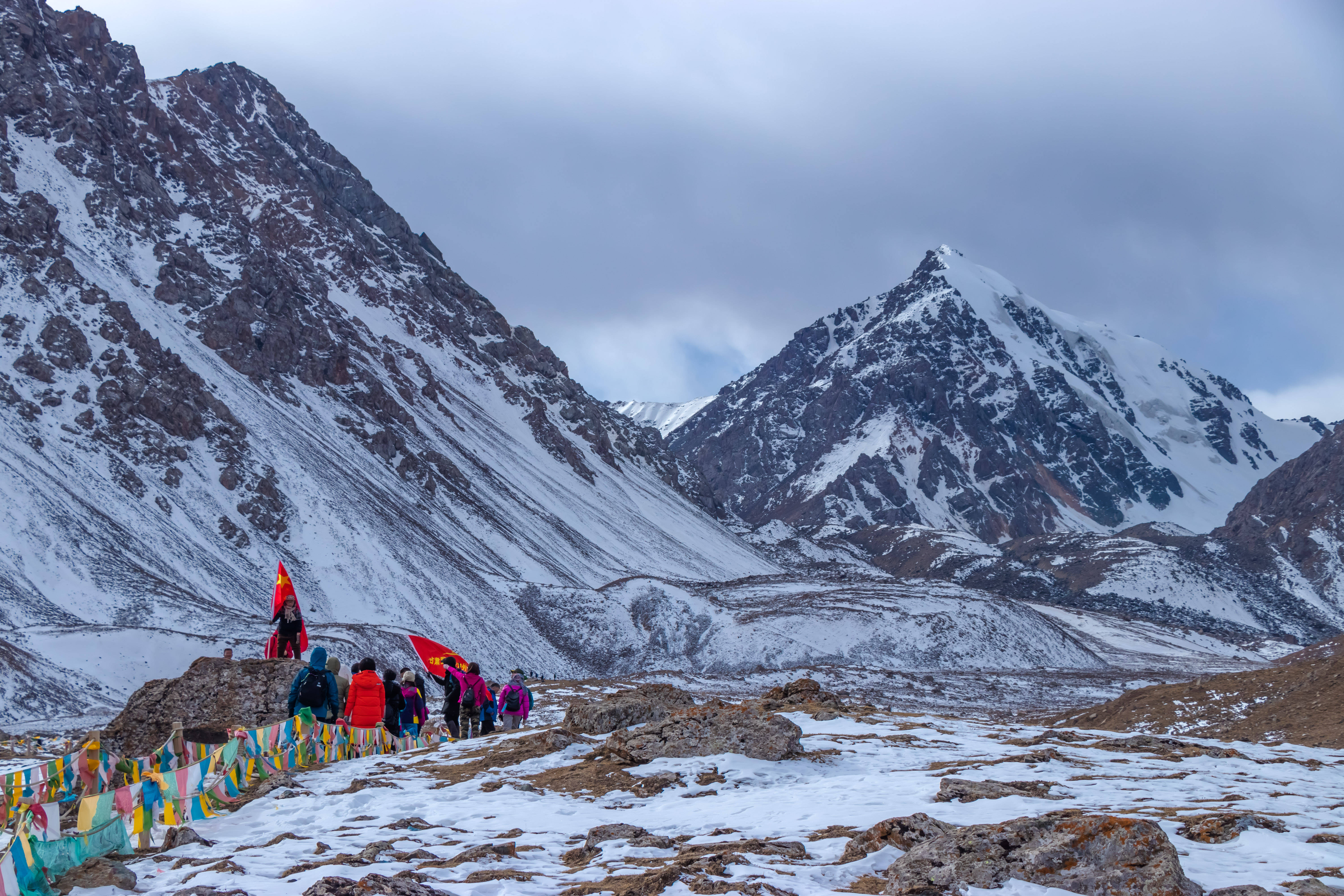 8月份肃南巴尔斯雪山图片