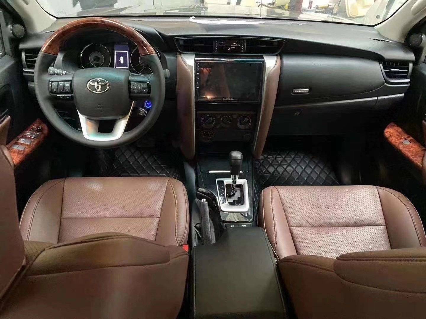 照样视觉上极陡的河堤坡角都不在话下,丰田强横4000普拉多(参数|图片)