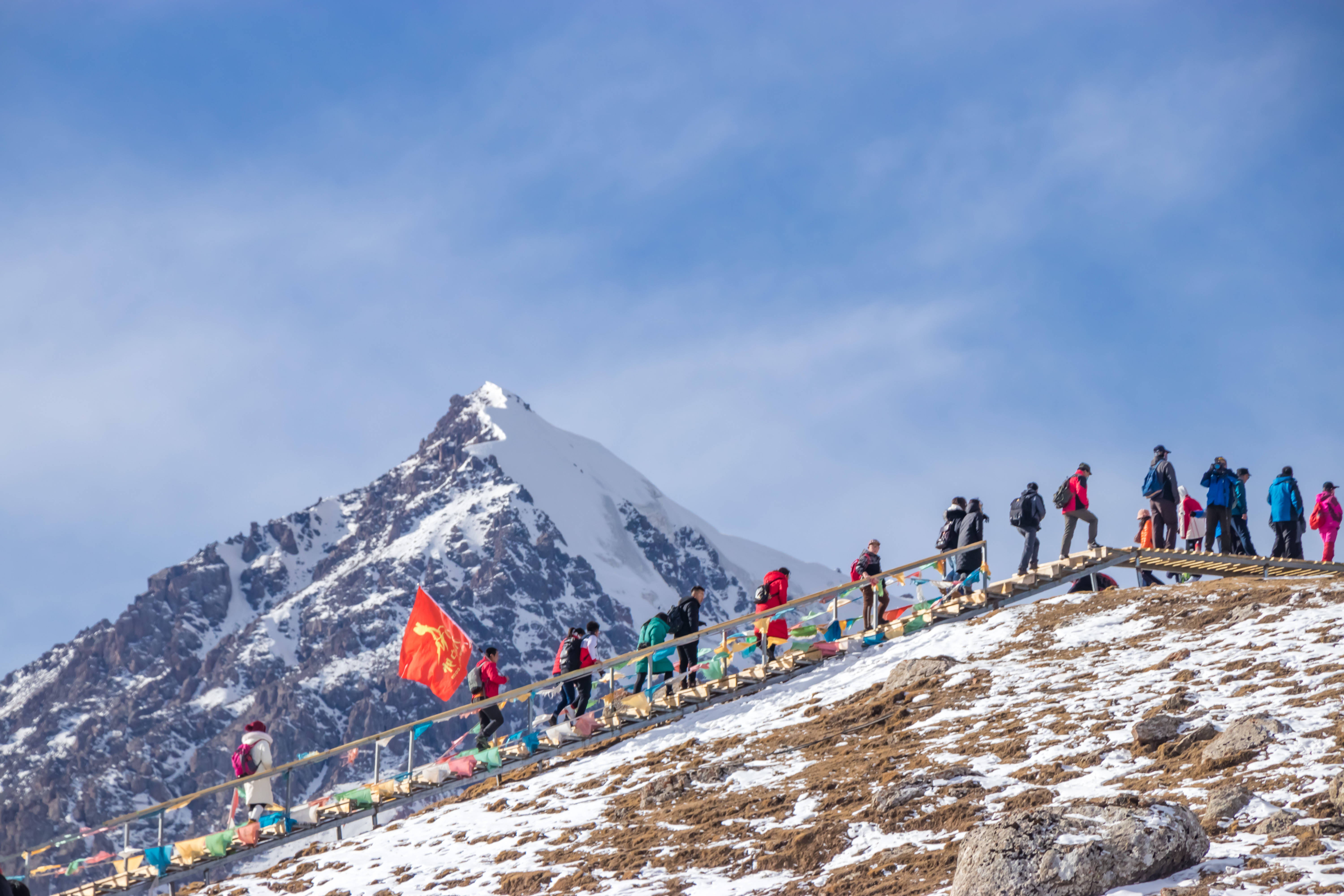 8月份肃南巴尔斯雪山图片