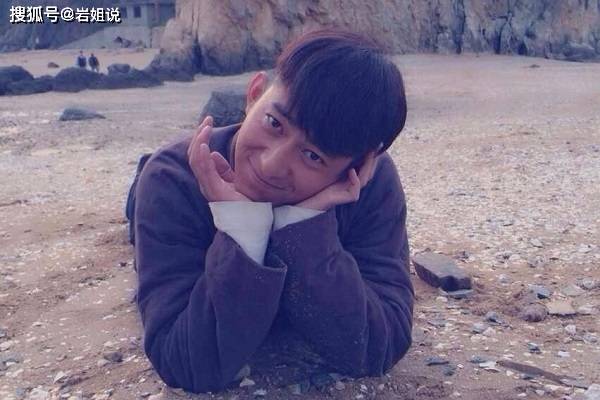 20岁出道兼职模特和演员的他在巡回检察组痞而不傻让人爱