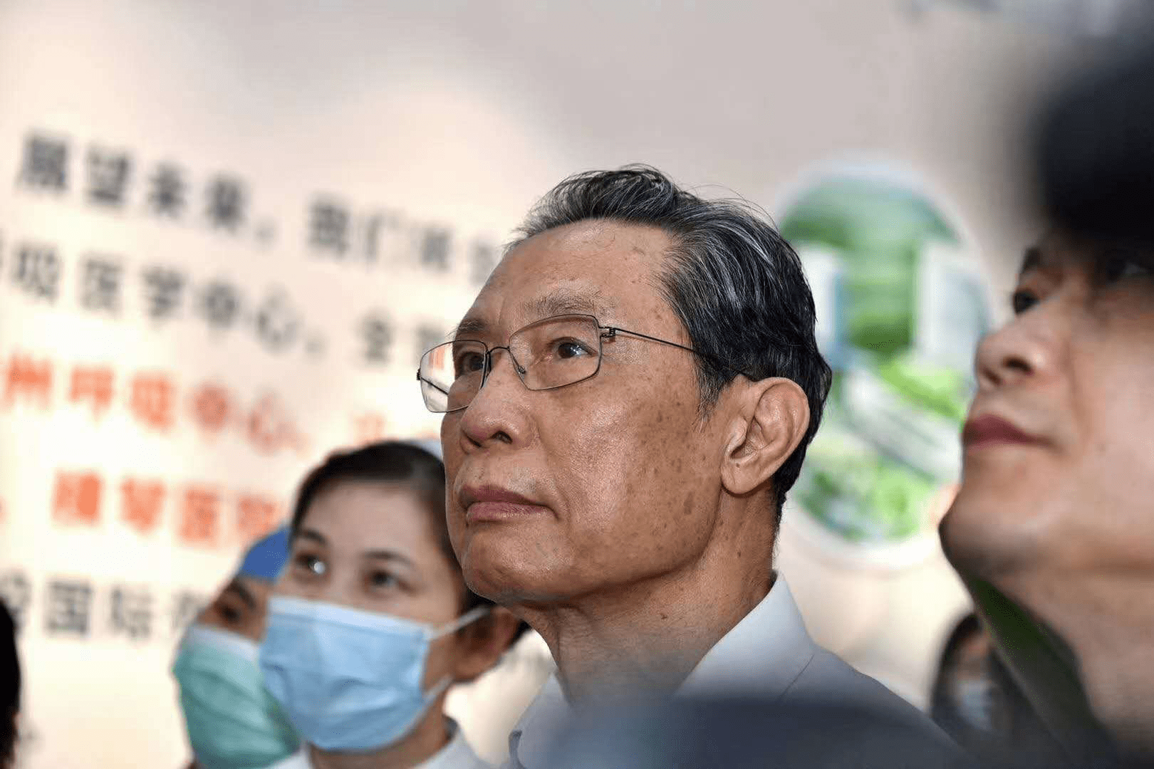 春节火车票开抢,春节疫情与防疫,听听专家给出的这些分析与建议