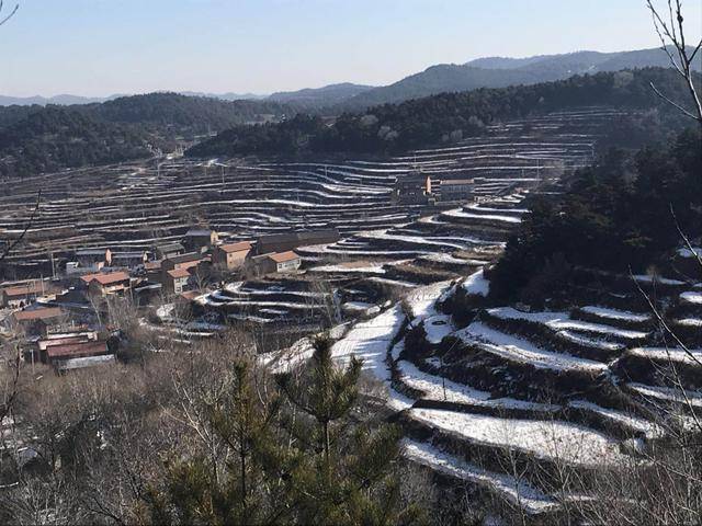 中国最“隐秘”村庄：藏在井底几千年，想出门得爬2000级台阶