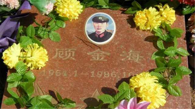 中越战争镜头抓拍到一等功臣的牺牲画面留下了壮烈一幕