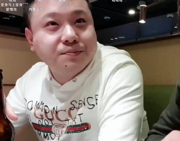 中的知名人物蒋哥,这位从抽象水友中走出来的哥们,当初也是和李老八