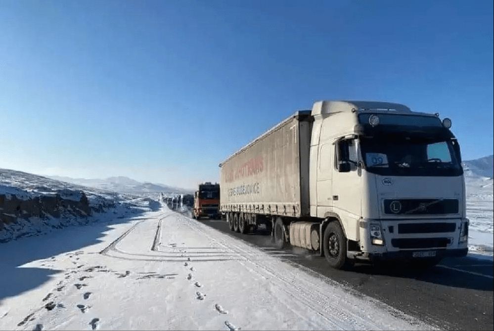 蒙古成功进行边境口岸国际货物运输试点工作_卡车