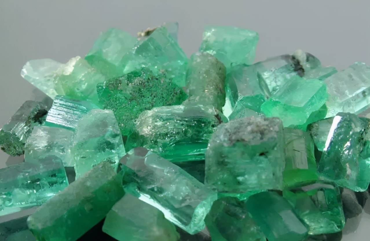 美常见的宝石矿物原石