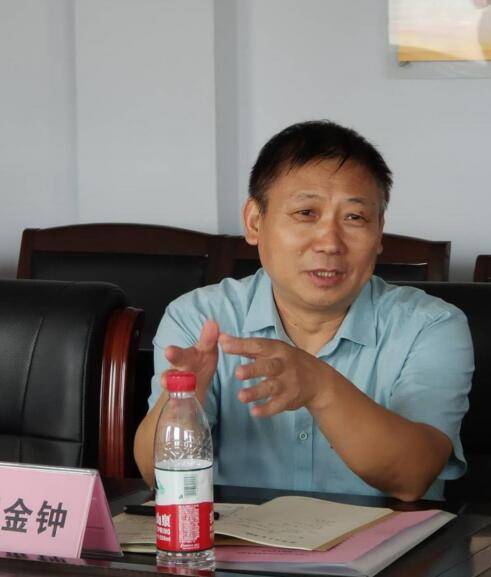 设备有限公司董事长曹金钟,经理刘其杰,司东亮及职员武佳等参与了接待