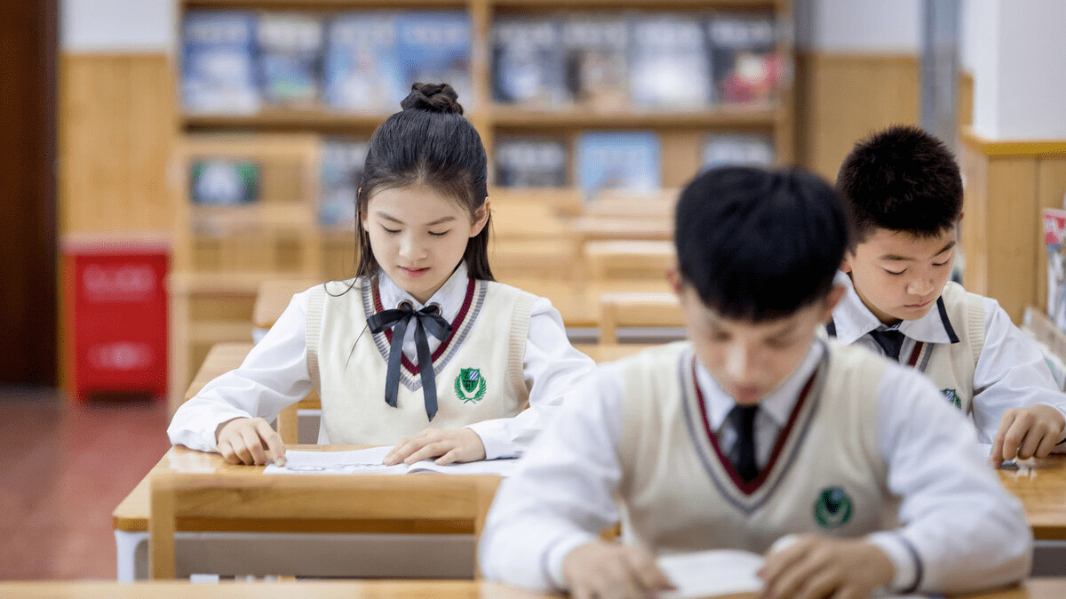 初中生主动向同学借"高利贷";老师:该学生"钱途无量"