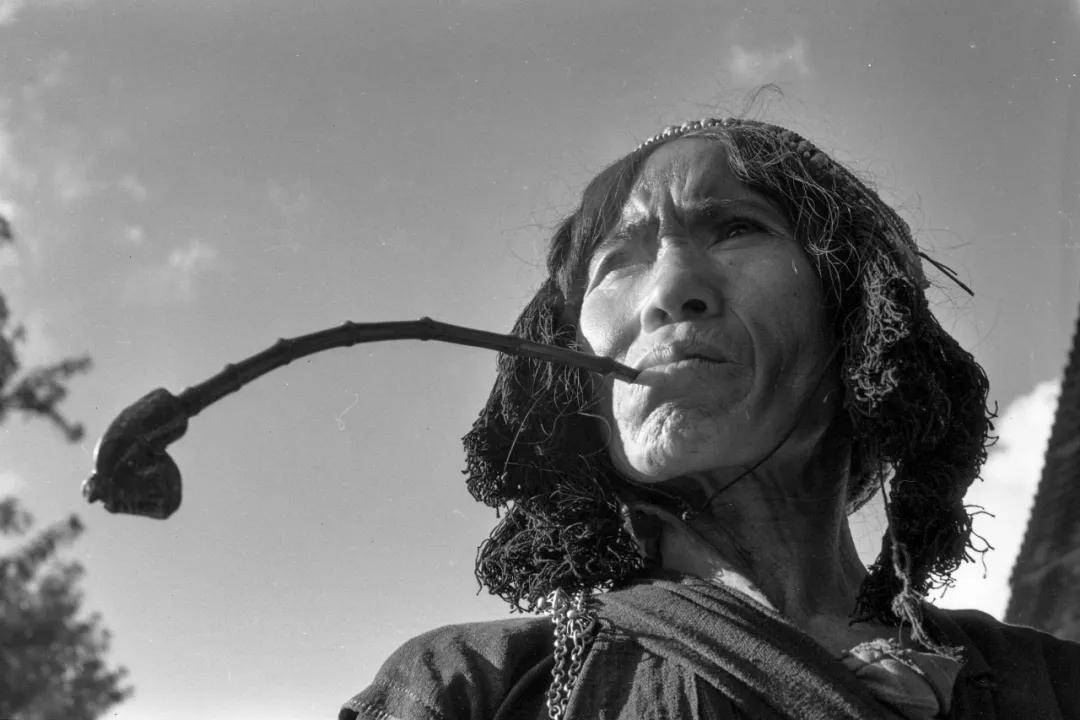 抓拍的历史和本质——读《吴家林·八十年代山里人》