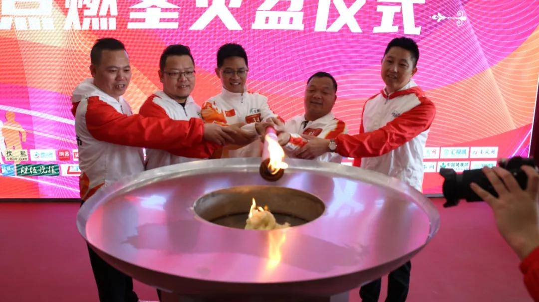 熊熊的圣火已经在燃烧,为了把健康圣火节的圣火精神传递下去,本次活动