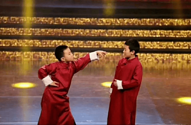 原创小学生教室表演单口相声网友很有表演天赋祖师爷赏饭吃