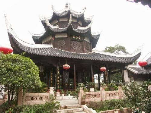 以设计巧妙、结构独特而著名，贵州省贵阳文昌阁