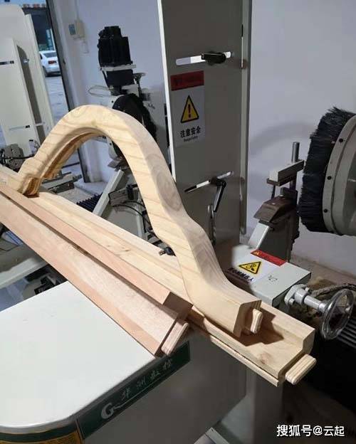数控开榫机操作安全,老木匠做榫头不用再担心手受伤了_机器