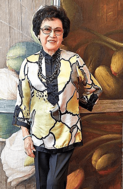 并且此后由于演起西宫娘娘或者奸妃得心应手而在影视圈闯出了一片天地