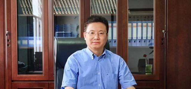 在王清远的简介当中显示有法国巴黎中央大学获得博士学位.