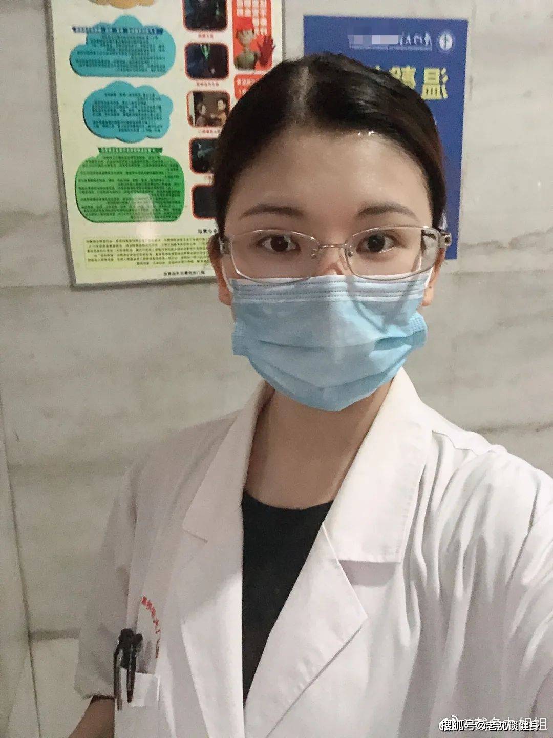 92年的小姐姐微博名"@戴鱼丸姐姐",是健身圈中颇有名气的"最美女医生"