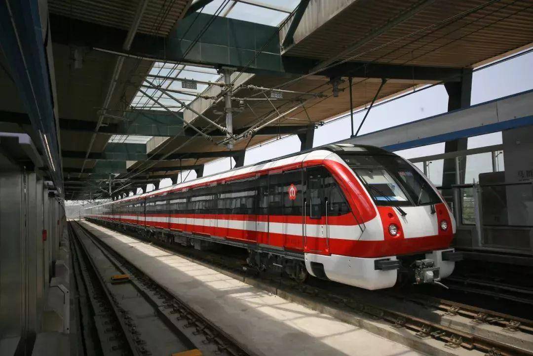 原创江苏修建一条全长3549千米的地铁列车采用b型鼓形列车6节编组