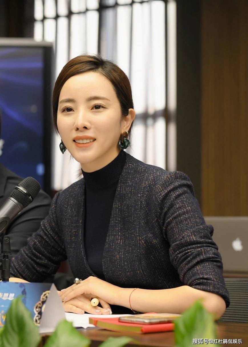 原创李思思新节目不伦不类主持人转型制作人想出圈没想象中那么容易