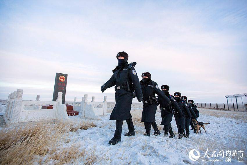 内蒙古二连浩特:零下35℃,边检民警不畏严寒守国门