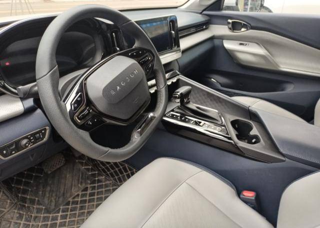 小时候买新衣,长大了买新车,入手新宝骏rc-5回家过年,说出感受