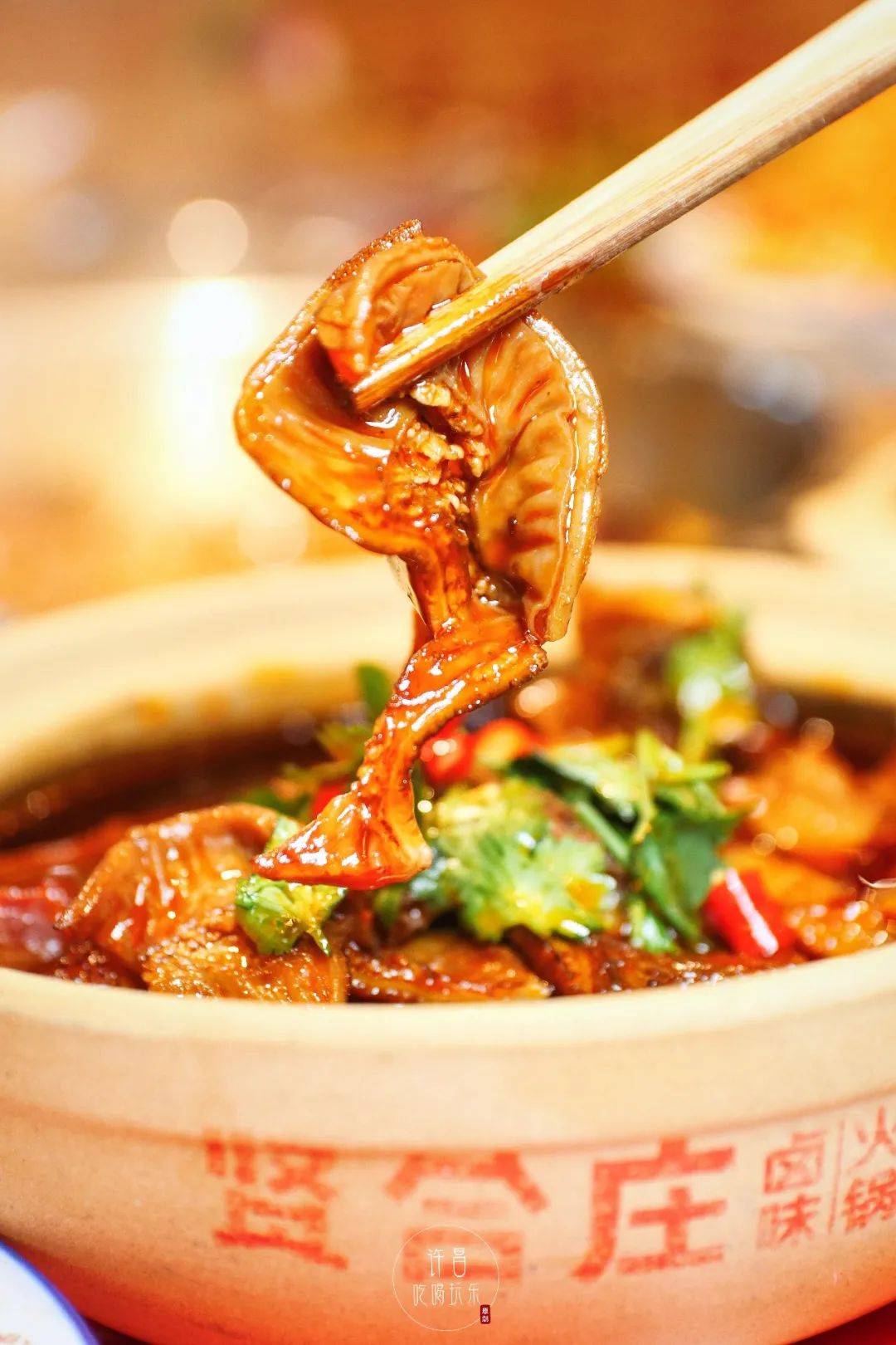 麻辣的混合真是让人欲罢不能~搭配了香菇使得味道更加的丰富汁水噗呲