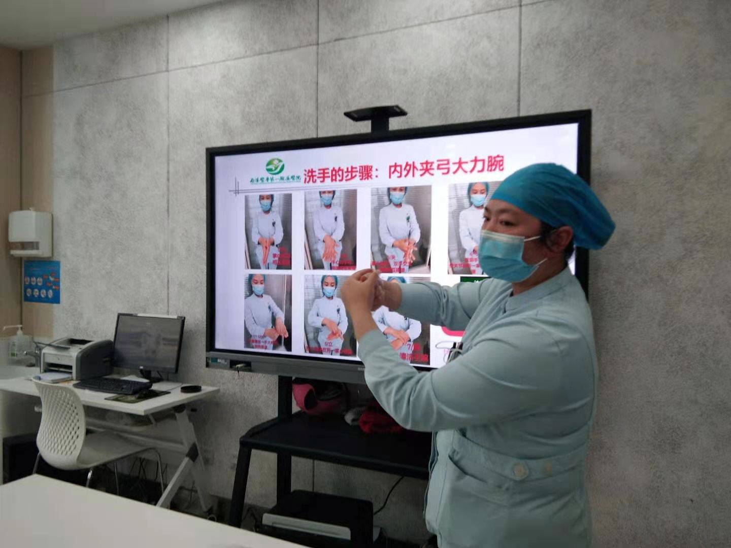 勤洗手,做好疫情防控的重要性,大家都非常感谢李静护士长和姚亚宛护师